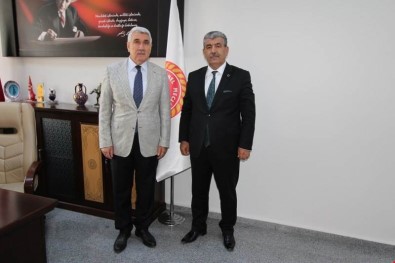 Belediye Başkan Yardımcısı Abdullah Damcı'dan Musa Yılmaz'a Tebrik Ziyareti
