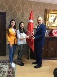 Dünya Ahıska Türkleri Birliği Öğrencilerinden Prof. Dr. Akın'a Plaket Haberi