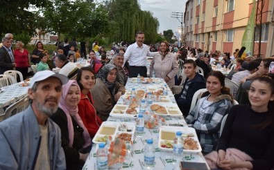 İftar Bereketi Tepebaşı'nda Sürüyor