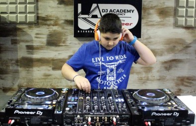 Türkiye'nin En Genç DJ'i 11 Yaşında