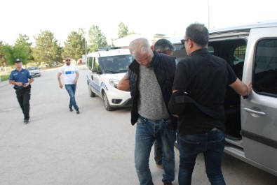 Sahte Bomba Düzenekli Soyguncuyu Topallaması Yakalattı