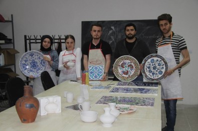 SDÜ'de Eski Çini Onarımları Ana Sanat Dalı'nın Kapatılmasına Öğrenci Tepkisi