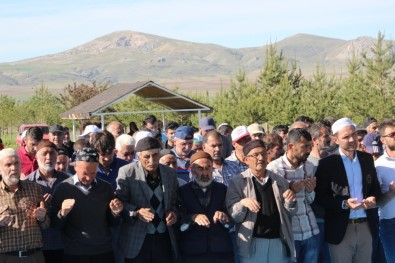 Sivas'ta İlçe Halkı Yağmur Duasına Çıktı