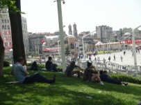 TAKSIM - Taksim'den Sıcak Hava Manzaraları