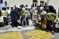 KAMURAN TAŞBILEK - Vali Ve Belediye Başkanı Öğrencilerle Yaya Geçidi Boyadı