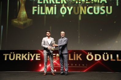 Erdem Genç 'Geleceğin Rock Sanatçısı' Seçildi