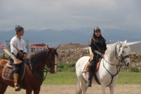 POLİS EĞİTİM MERKEZİ - ERÜ Atçılık Şöleni'nde Atlı Okçular Nefes Kesti