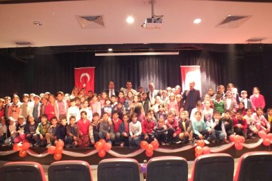 Hacivat Ve Karagöz Gösterisine Yoğun İlgi