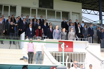 Halk Oyunları Şenliği Gösterisi Sergilendi