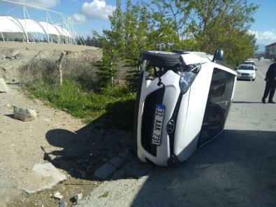Isparta'da Kontrolden Çıkan Otomobil Yan Yattı Açıklaması 1 Yaralı