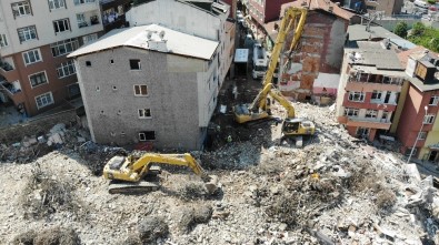 Kağıthane'de Yıkım Kararı Verilen Binaların Yıkımı Devam Ediyor