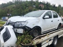 YUNUSOĞLU - MHP MYK Üyeleri Rize'de Kaza Yaptı Açıklaması 3 Yaralı