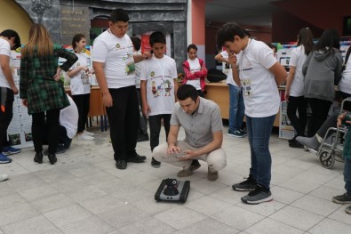 Öğrenciler Projelerini TÜBİTAK Sergisi'nde Tanıttı