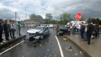BOLLUCA - (ÖZEL) Arnavutköy'de Ortalığı Savaş Alanına Çeviren Kazada 3 Kişi Yaralandı