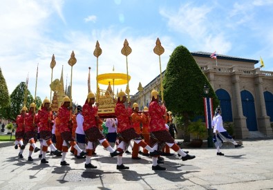 Tayland Yarım Milyarlık Taç Giyme Törenine Hazırlanıyor