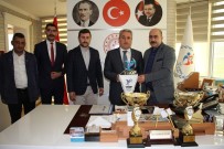 EĞİTİM FAKÜLTESİ - THOF'dan Taşkesenligil'e Teşekkür