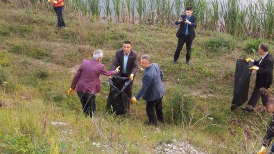 Vatandaşlar Filyos Irmağı'ndan 2 Ton Çöp Topladı