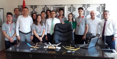 Alaşehirli Öğrenciler Model Uçakta Türkiye 1.'Si Oldu
