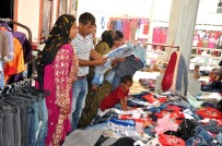 KÜÇÜK KIZ - Bayram Heyecanı Alışveriş Tezgahlarına Yansıdı