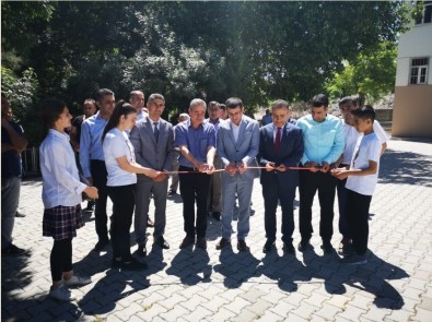 Besni'de Görsel Sanatlar Teknoloji Tasarım Sergisi Açıldı