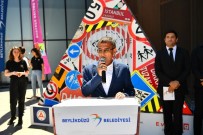 BEYLIKDÜZÜ BELEDIYESI - Beylikdüzü'nde Trafik Kazalarına Dev Heykelle Dikkat Çekildi