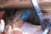 İDLIB - Esad Güçleri İdlib'i Bombaladı Açıklaması 5 Ölü