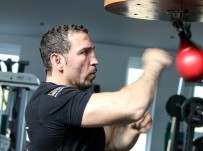 DÜNYA ŞAMPİYONU - Fırat Arslan, Almanya'da Ringe Çıkıyor