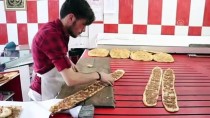 MEHMET AKıN - HUZUR VE BEREKET AYI RAMAZAN - Sivas Etli Ekmeği İftar Sofralarını Süslüyor
