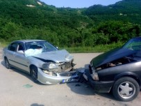 Kafa Kafaya Çarpıştılar Açıklaması 3'Ü Çocuk 5 Yaralı