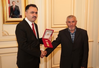 Kıbrıs Gazilerine Madalya Beratı Verildi