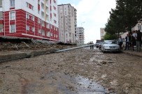 YAĞAN - Sivas'ta Aşırı Yağış Sonrası Sitesinin İstinat Duvarı Çöktü