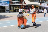 TEMİZLİK İŞÇİSİ - Temizlik Sırasında Bulduğu Altına Sahibine Ulaştıran İşçi Ödüllendirildi