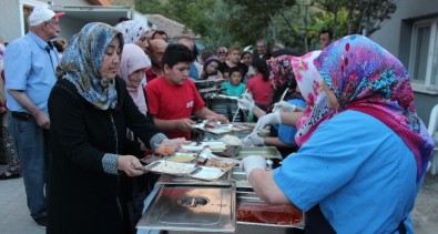 Alaşehir Kızılay'dan Mahalle Sakinlerine İftar Yemeği