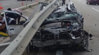 Bariyerin Altına Giren Otomobilin Hurdaya Döndü Açıklaması 5 Yaralı