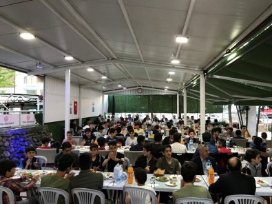 Çocuklar İftar Yemeğinde Buluştu