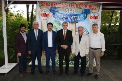 Gazeteciler İftarda Buluştu