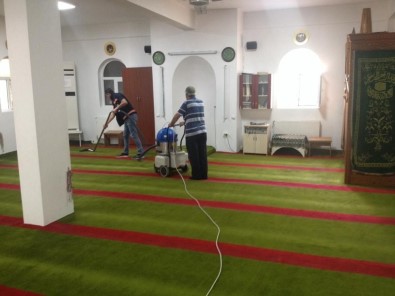 Gebze'de Bayram Öncesi Temizliği Sürüyor