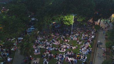 Kadir Gecesi'nde Vatandaşlar Eyüpsultan'a Akın Etti