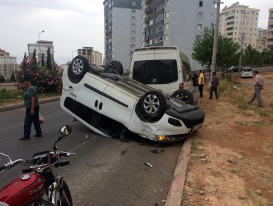 Kahramanmaraş'ta Panelvan Araç Takla Attı Açıklaması 2 Yaralı