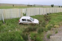 NUMUNE HASTANESİ - Kontrolden Çıkan Araç Şarampole Uçtu Açıklaması 4 Yaralı