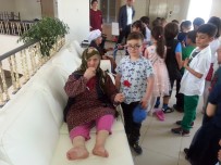 ALPARSLAN TÜRKEŞ - Öğrenciler Huzurevi Sakinlerini Ziyaret Etti