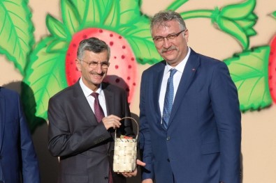 Öğrencilerin Bağışları 60 Engelliye Sandalye Kazandırdı