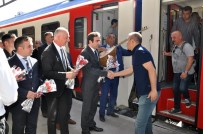 ÇıLDıR GÖLÜ - Turistik Doğu Ekspresi Yolcuları Karanfillerle Karşılandı