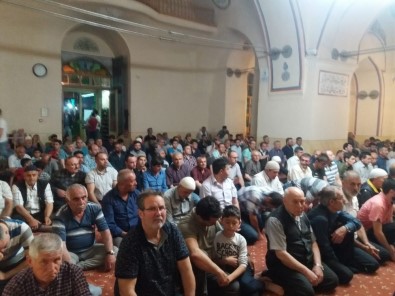 Uşak'ta Kadir Gecesi'nde Camiler Doldu