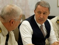 KARA KUVVETLERİ KOMUTANI - Bakan Akar ve komutanlar harekat merkezinde