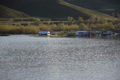 Erzincan'da Tercan Baraj Göleti Taştı
