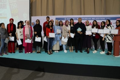 Geleceğin Yazarları, Kocaeli Kitap Fuarı'nda Sertifikalarını Aldı