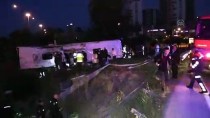 SADIK AHMET - GÜNCELLEME - Yolcu Otobüsü Şarampole Devrildi Açıklaması 2 Ölü, 23 Yaralı