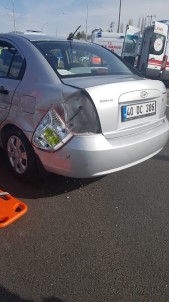 Hafif Ticari Araç İle Otomobil Çarpıştı Açıklaması 12 Yaralı