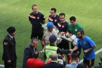 KURULUŞ YILDÖNÜMÜ - Jandarma'dan Takım Kaptanlarına Çiçek